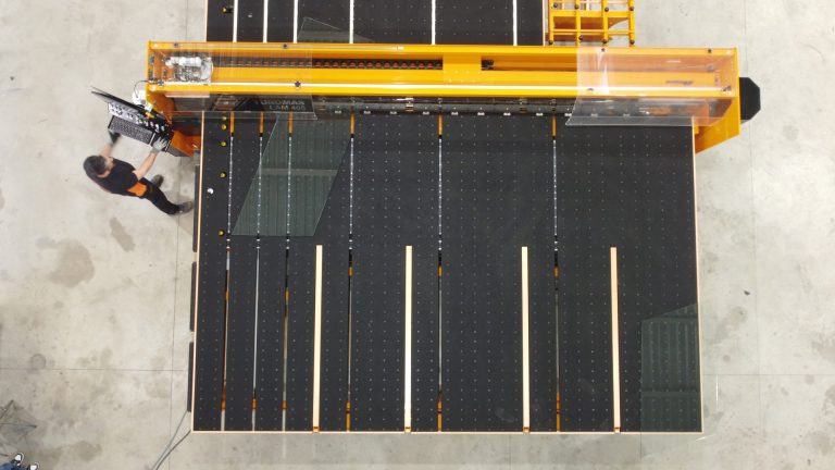 LAM-BA: Solução para o corte de guarda-corpos em vidro laminado